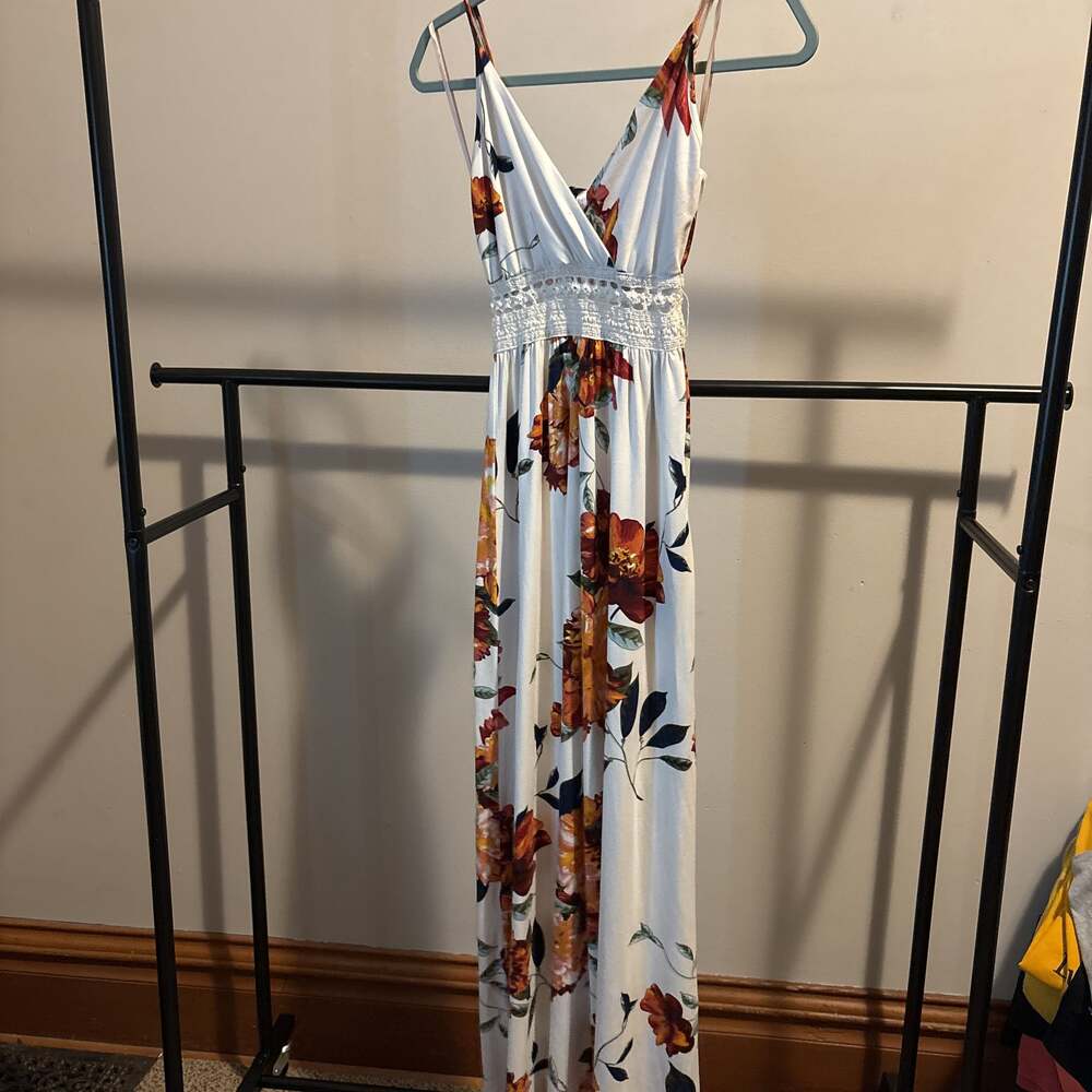 White Floral Print Halter Neck Sleeveless Maxi Dress
